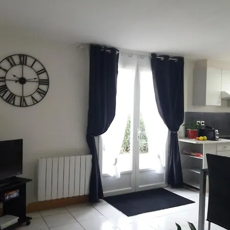 Le Numero 4 Joli Avec Jardin Clos Apartment La Tremblade