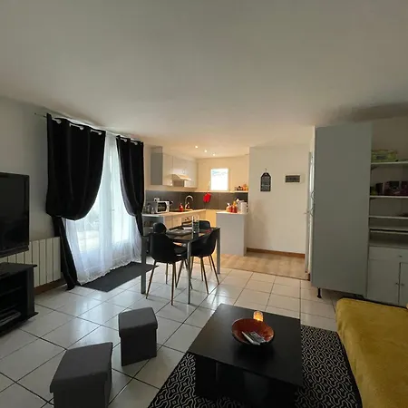 Apartment Le Numero 4 Joli Avec Jardin Clos