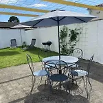 Le Numero 4 Joli Avec Jardin Clos アパート *