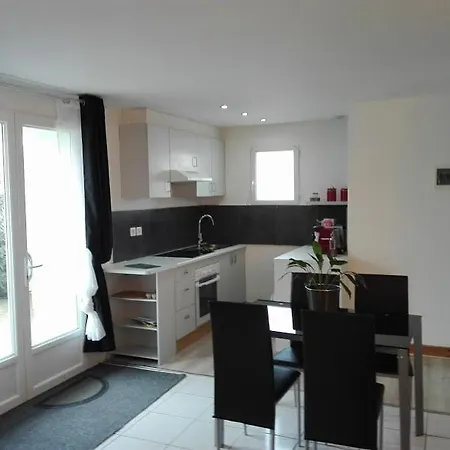 Le Numero 4 Joli Avec Jardin Clos *