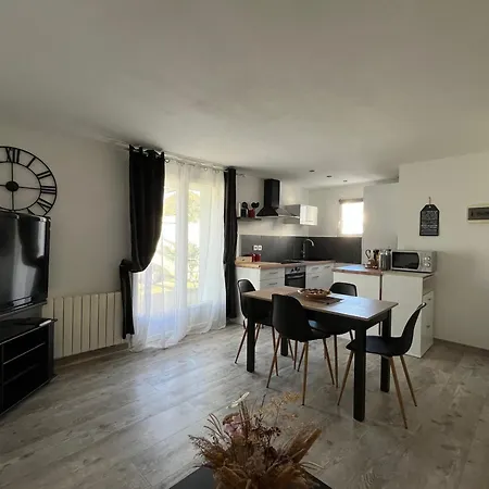 Lägenhet Le Numero 4 Joli Avec Jardin Clos