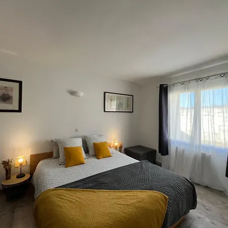 Lägenhet Le Numero 4 Joli Avec Jardin Clos