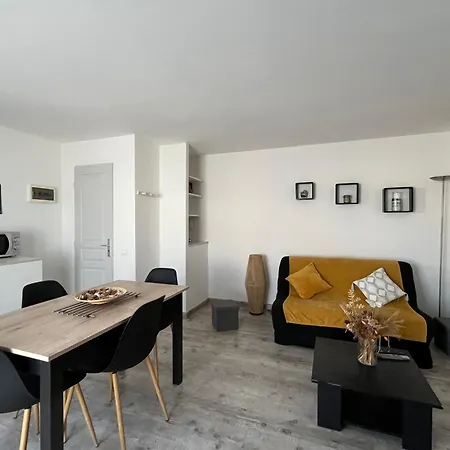 Lägenhet Le Numero 4 Joli Avec Jardin Clos